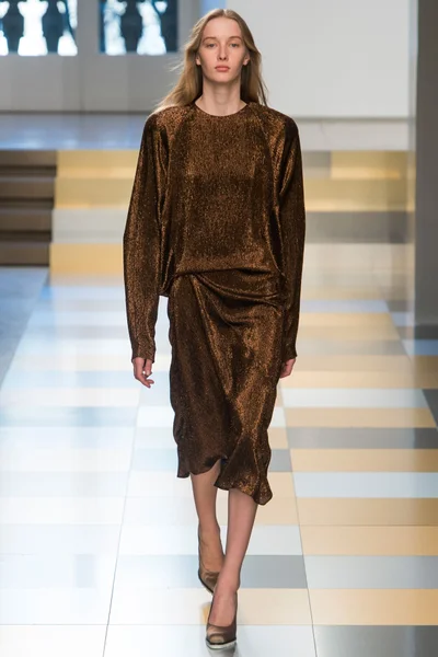 Look 48